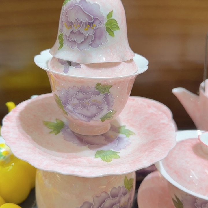 琛***茶杯两个一个盖碗一个壶承