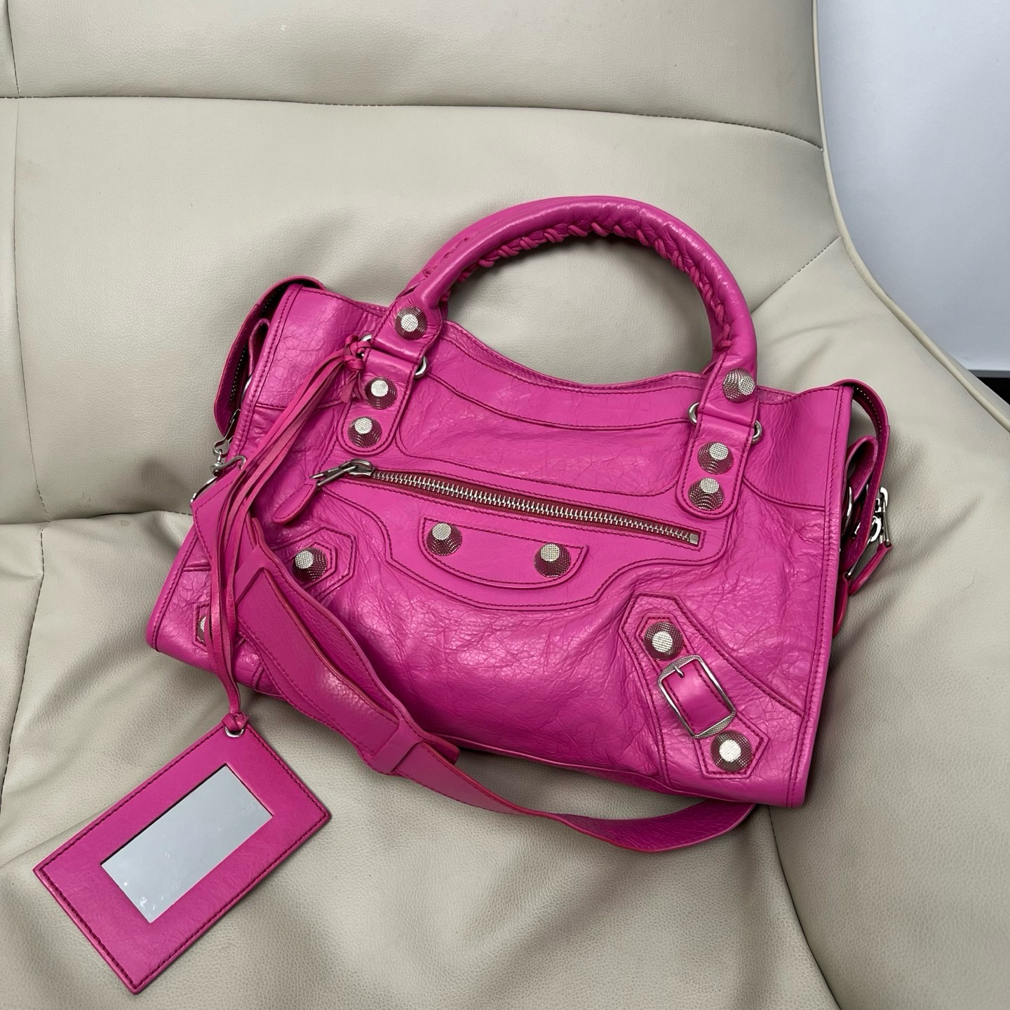 95新 Balenciaga/巴黎世家 粉色菠萝钉中号机车油蜡皮单肩包