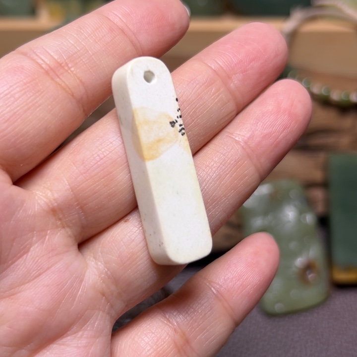 岫岩河磨玉（透闪石质玉）未镶嵌颈饰