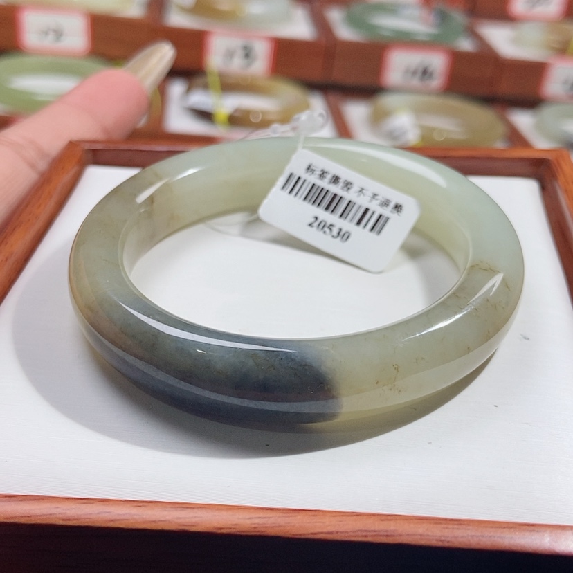 【闪购商品】和田玉手镯未镶嵌5152
