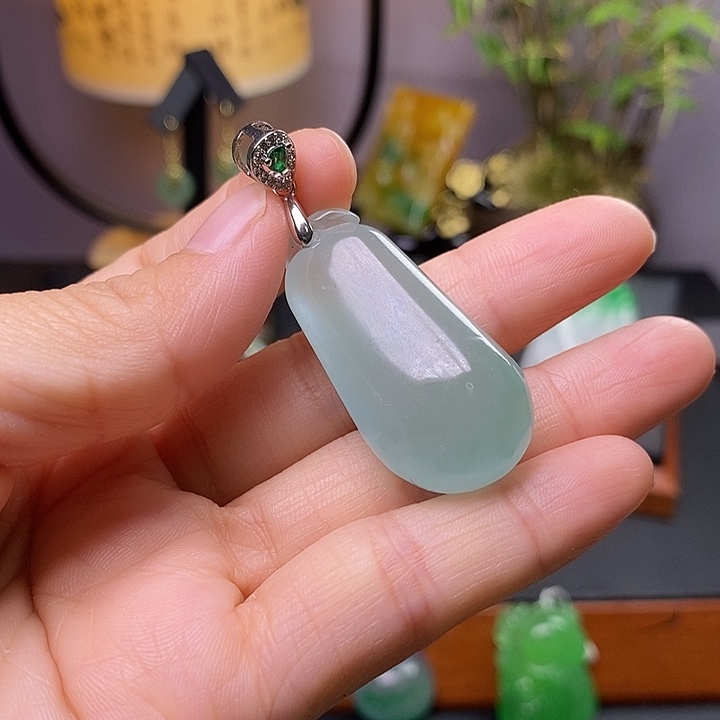 翡翠未镶嵌吊坠(赠链)