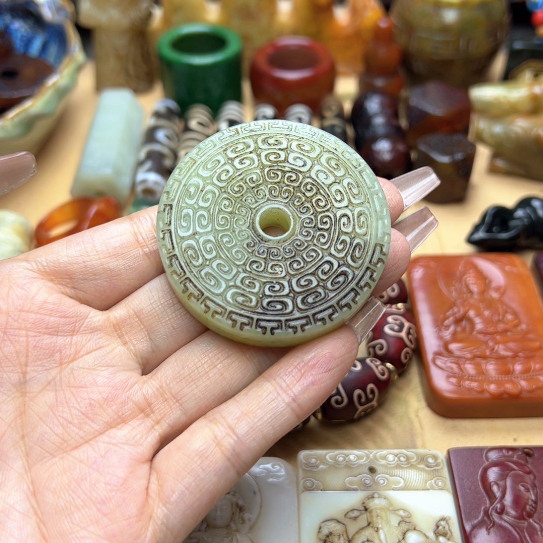 蛇纹石玉未镶嵌颈饰