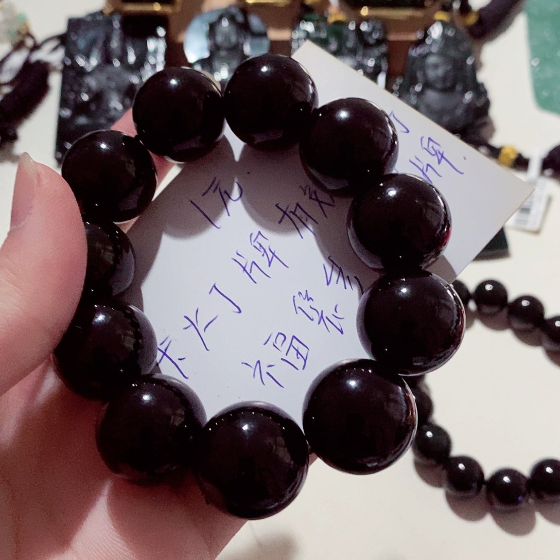 翡翠颈饰未镶嵌阿*哩翡翠a