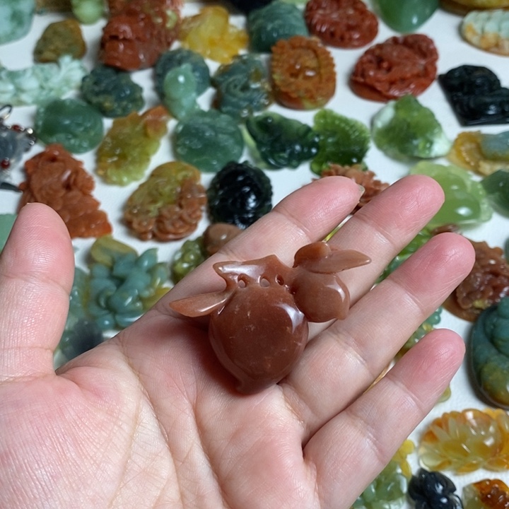 蛇纹石玉颈饰未镶嵌