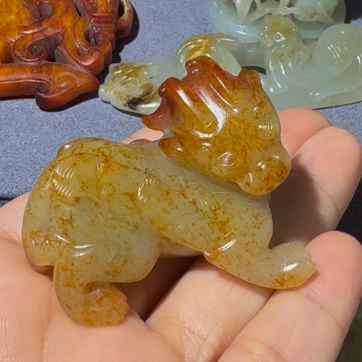 和田玉未镶嵌颈饰恰**见