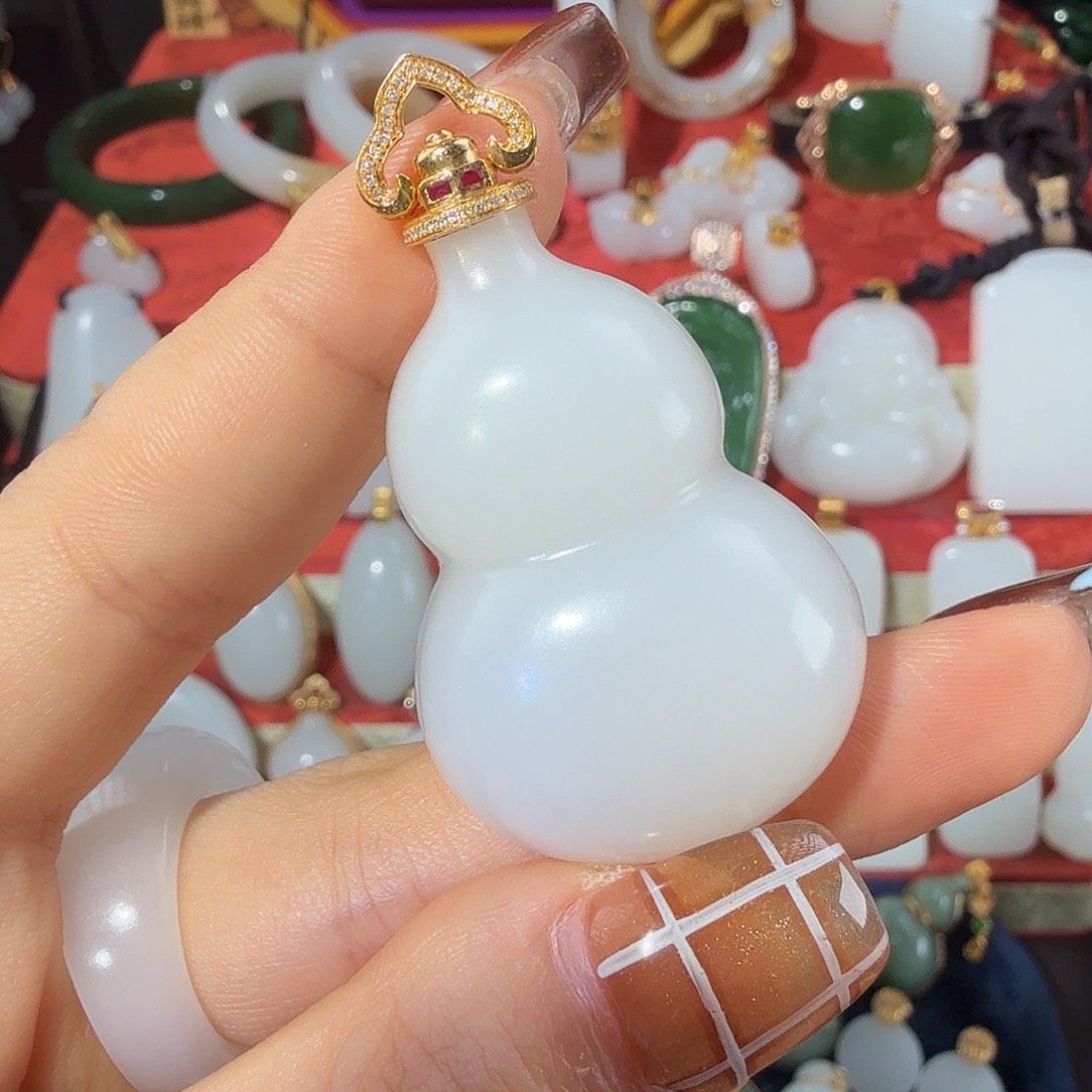 和田玉18K金镶嵌颈饰