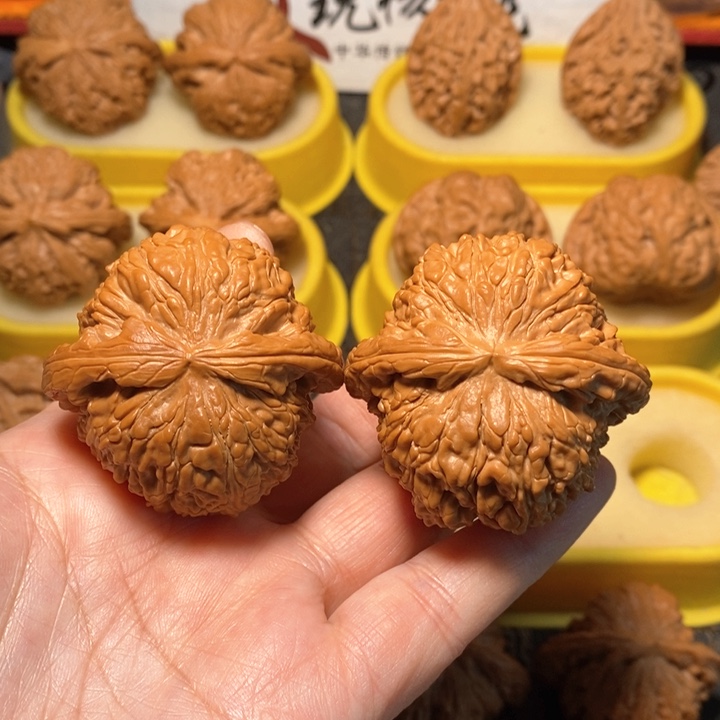 文玩核桃把件白狮子 精对45 45