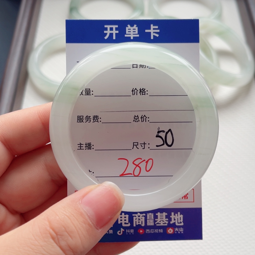 这***。未镶嵌手镯石英质玉