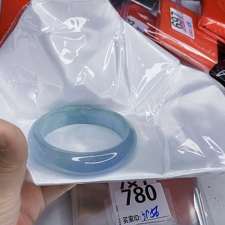 翡翠未镶嵌手镯一图一物实物为准（微瑕处理）