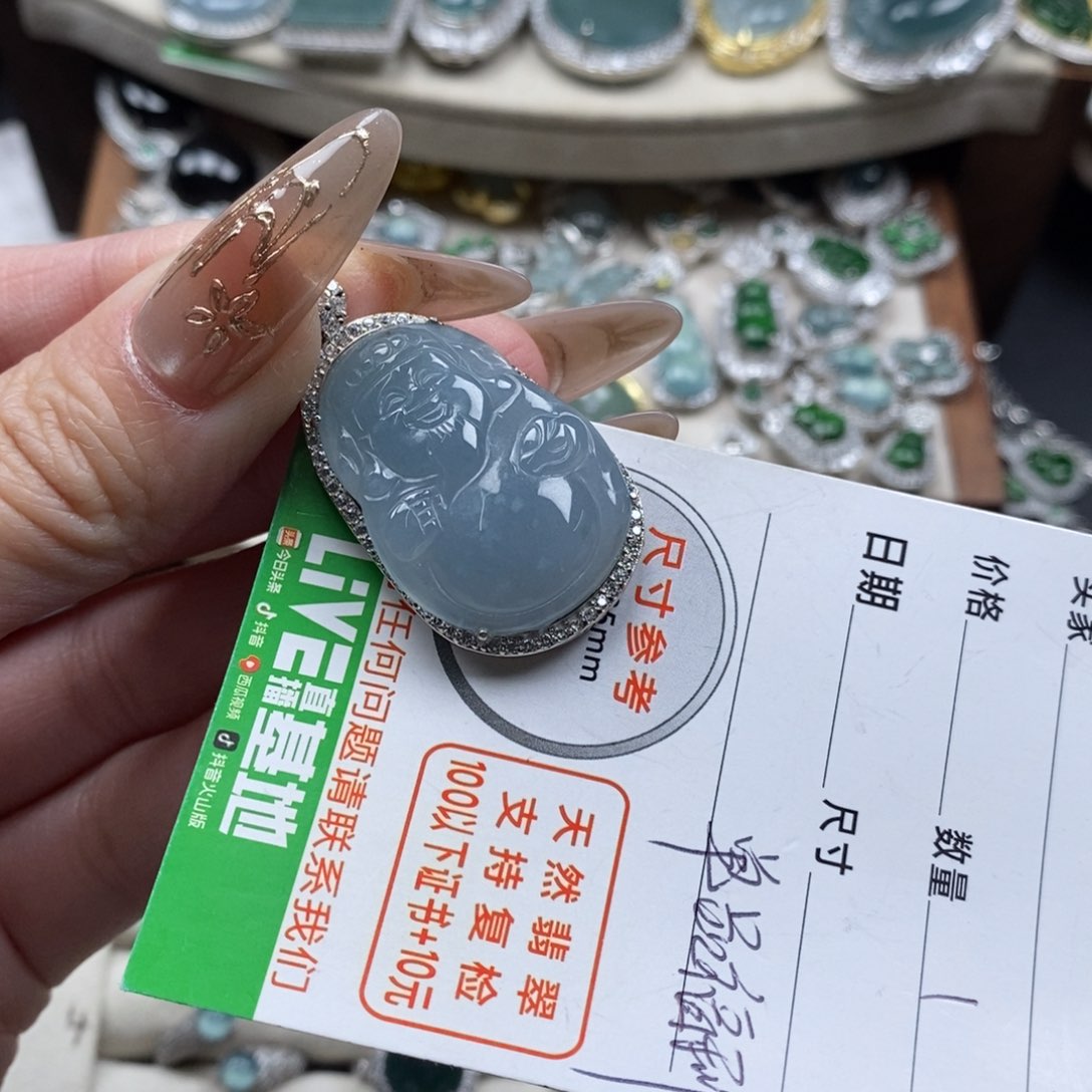 翡翠颈饰未镶嵌翡翠