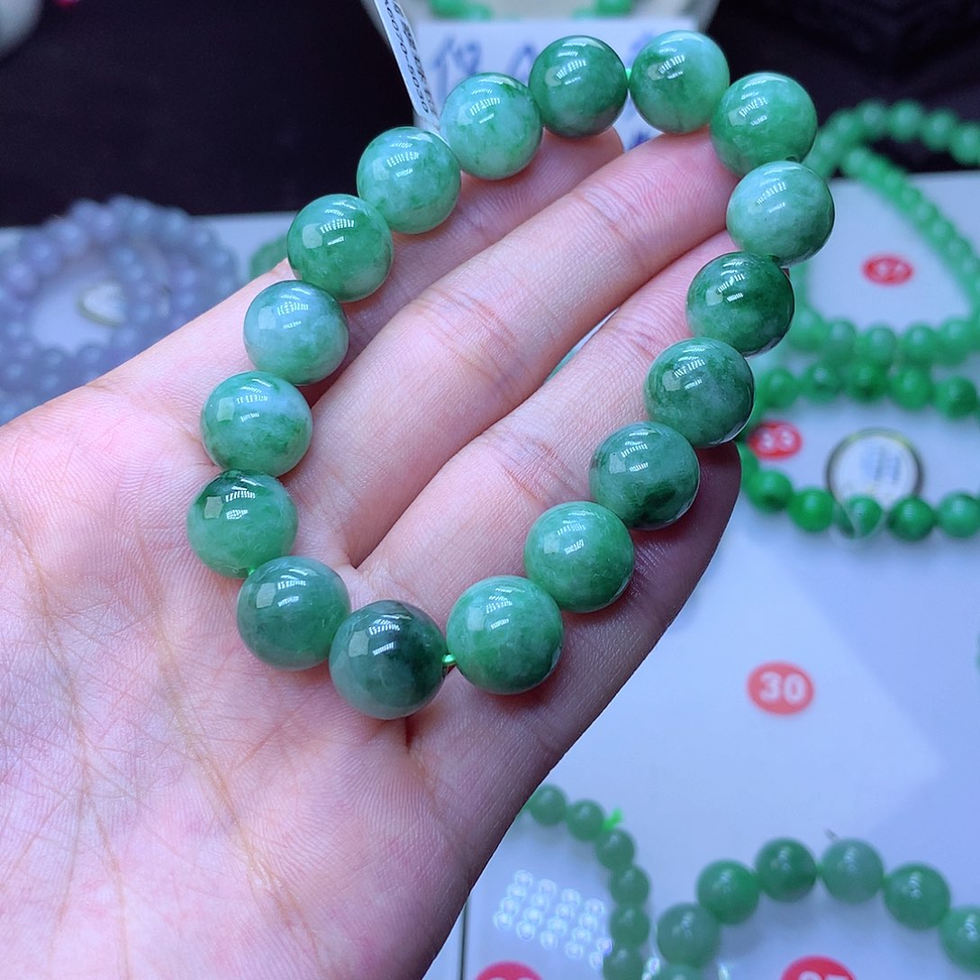 翡翠毛衣链未镶嵌万****春