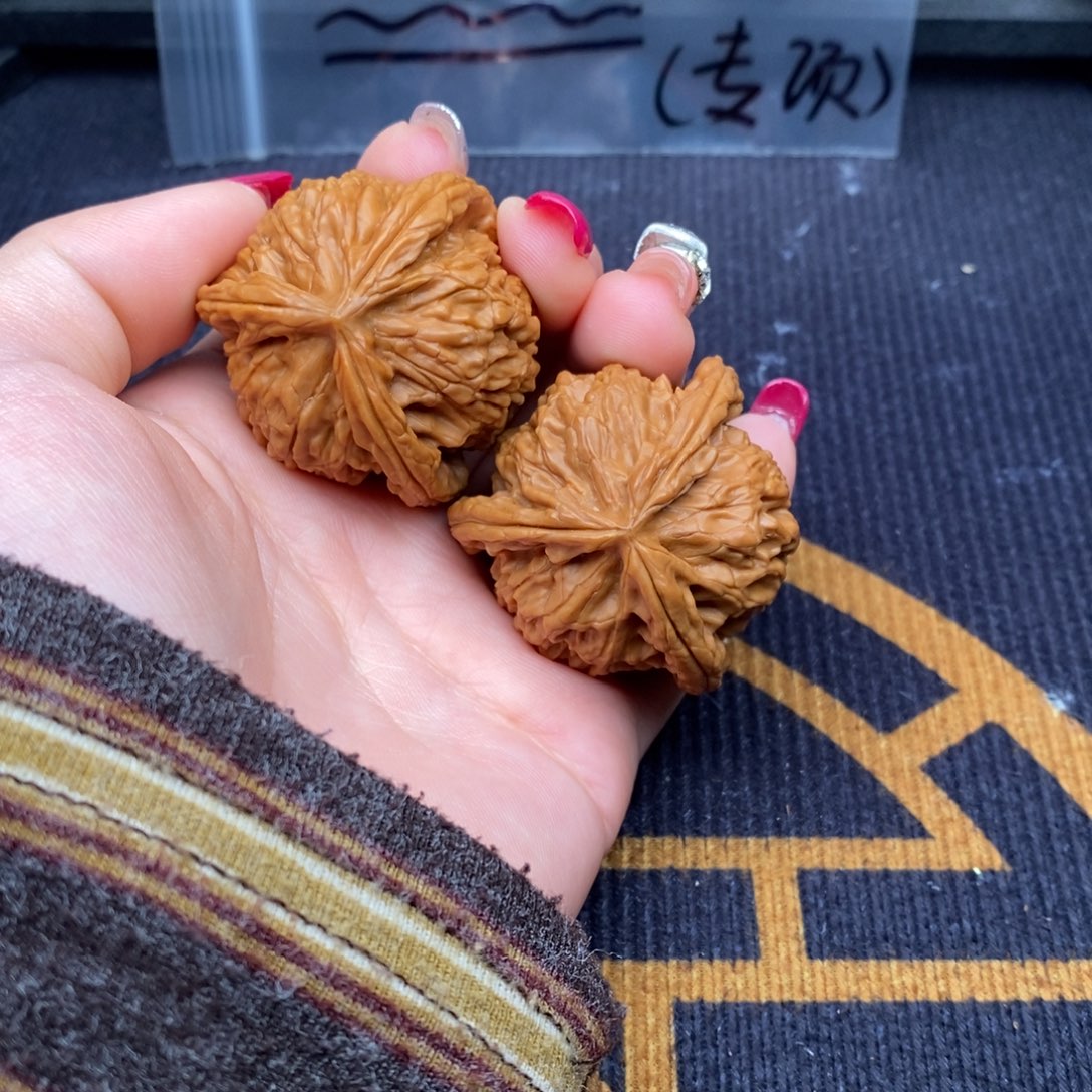 被***眼文玩核桃把件白狮子