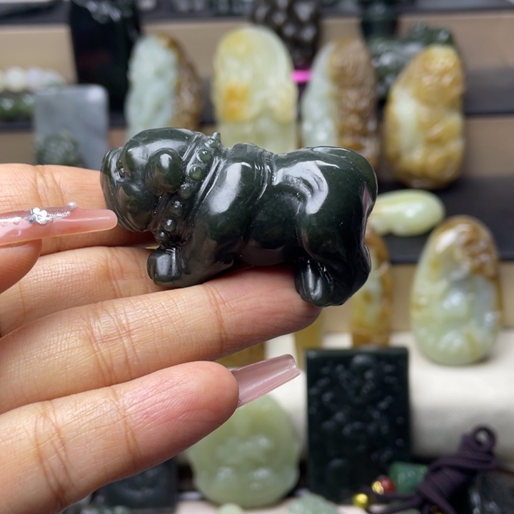 和田玉未镶嵌把件