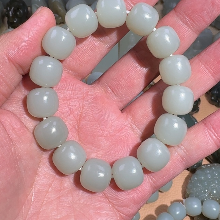 剑***x和田玉未镶嵌颈饰