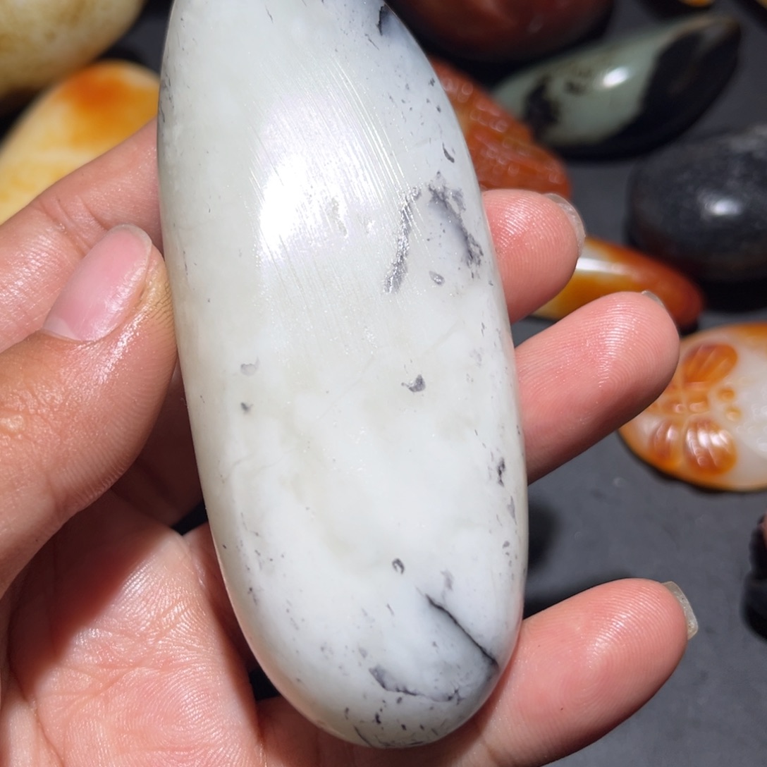 和田玉未镶嵌珠宝奇石