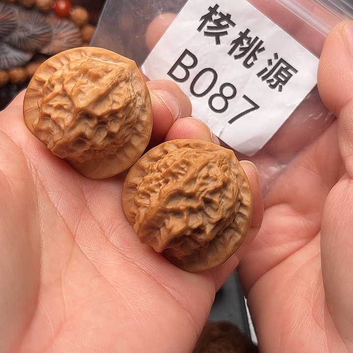文玩核桃吊坠瓷娃娃37