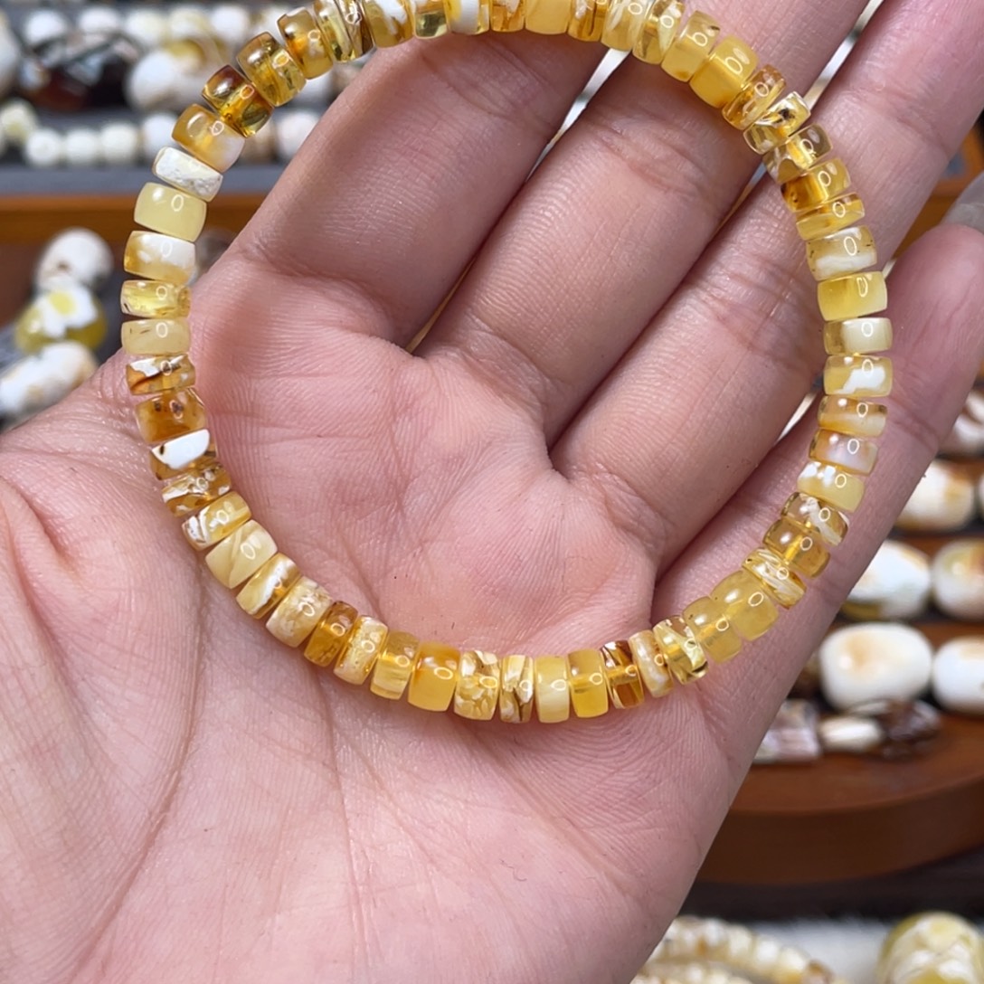 琥珀未镶嵌珠宝奇石琥珀蜜蜡微瑕6mm，17手围