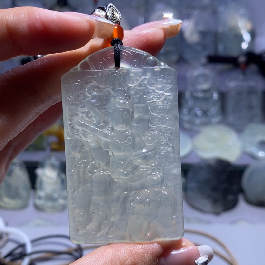 定***定岫玉未镶嵌颈饰普贤菩萨