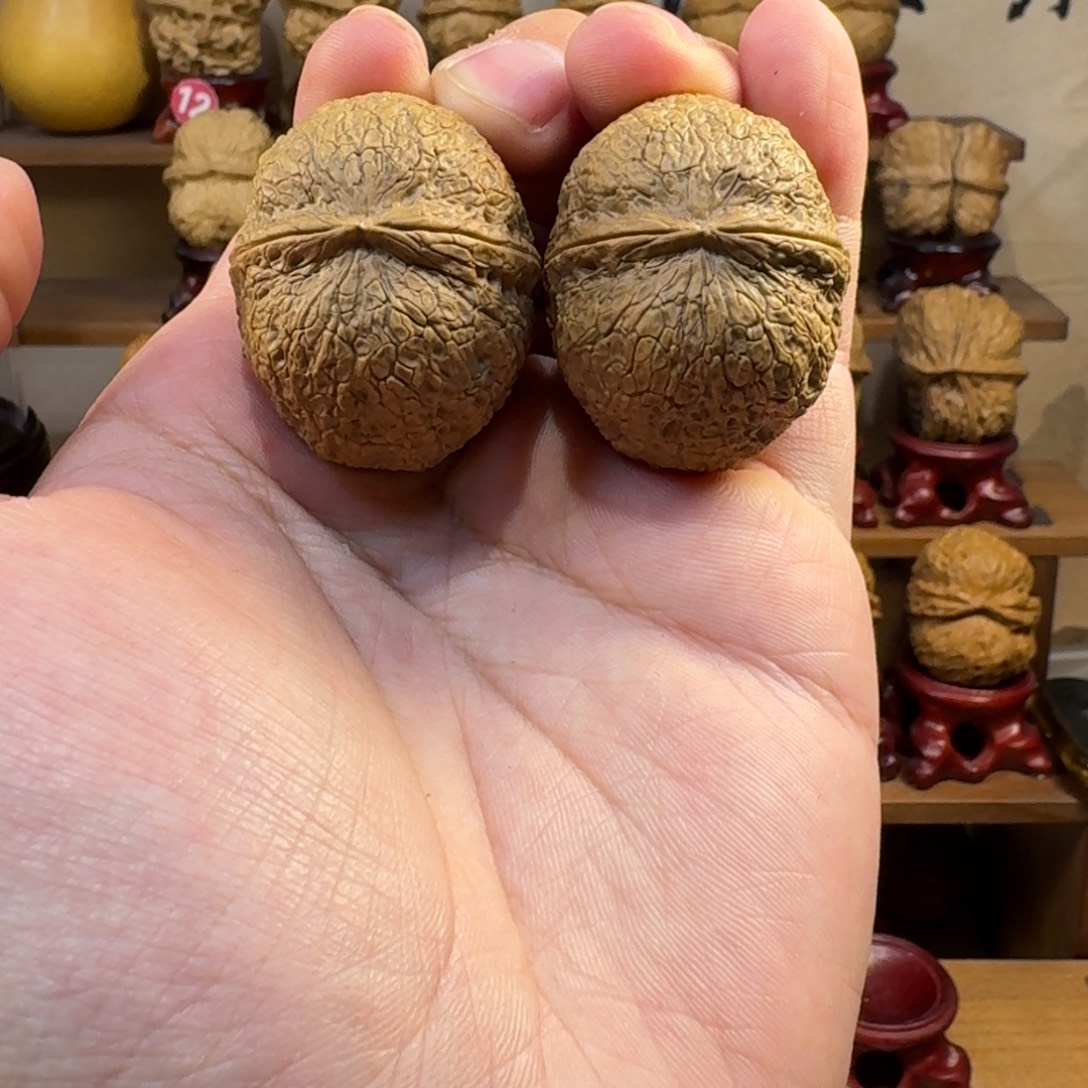 铁核桃把件密纹蛇皮球40尺