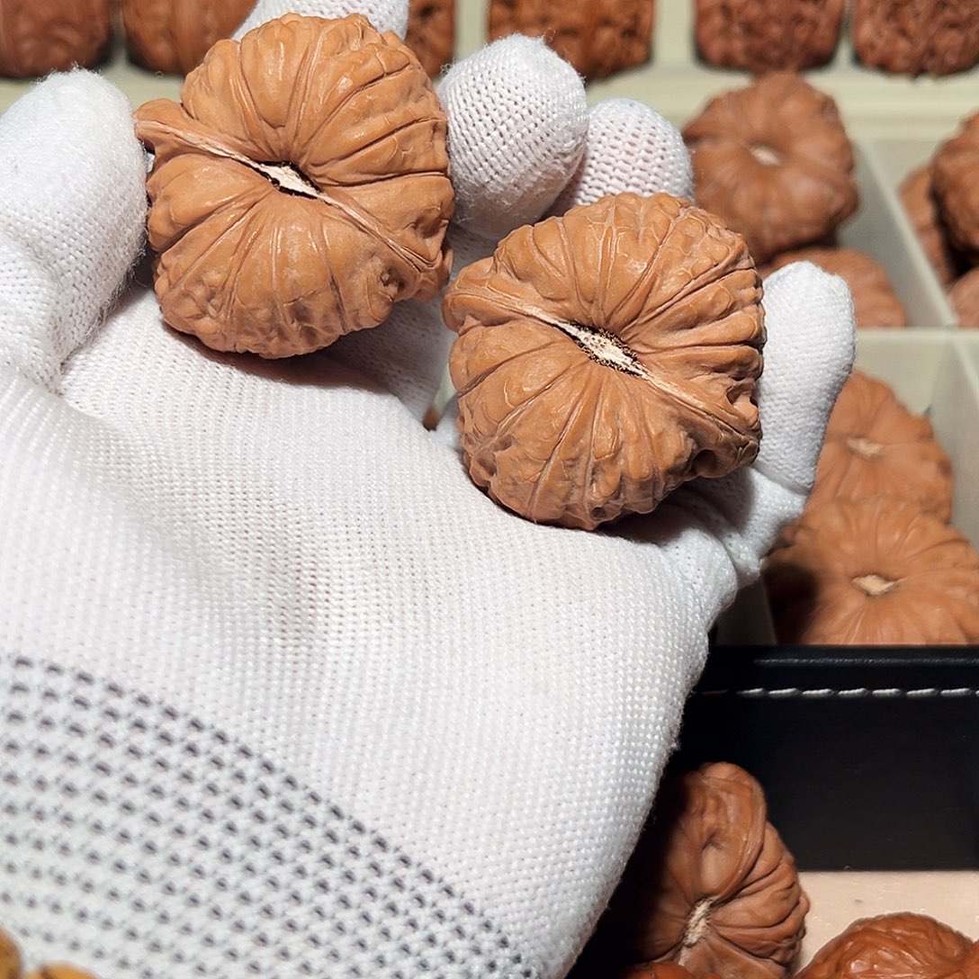 慧***运文玩核桃吊坠1041   惠特飞行