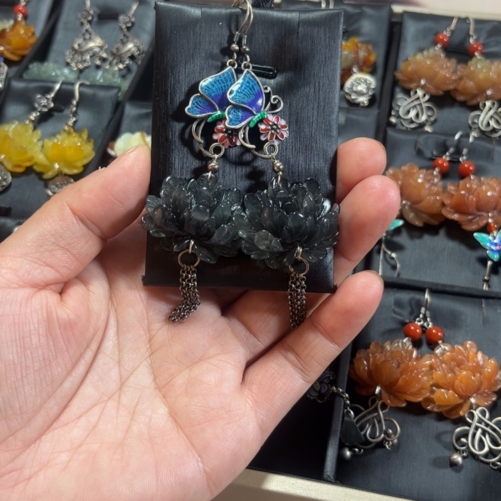 蛇纹石玉耳饰未镶嵌