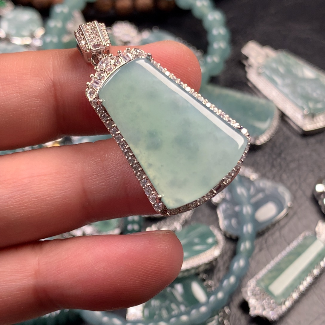 翡翠未镶嵌颈饰无事牌2