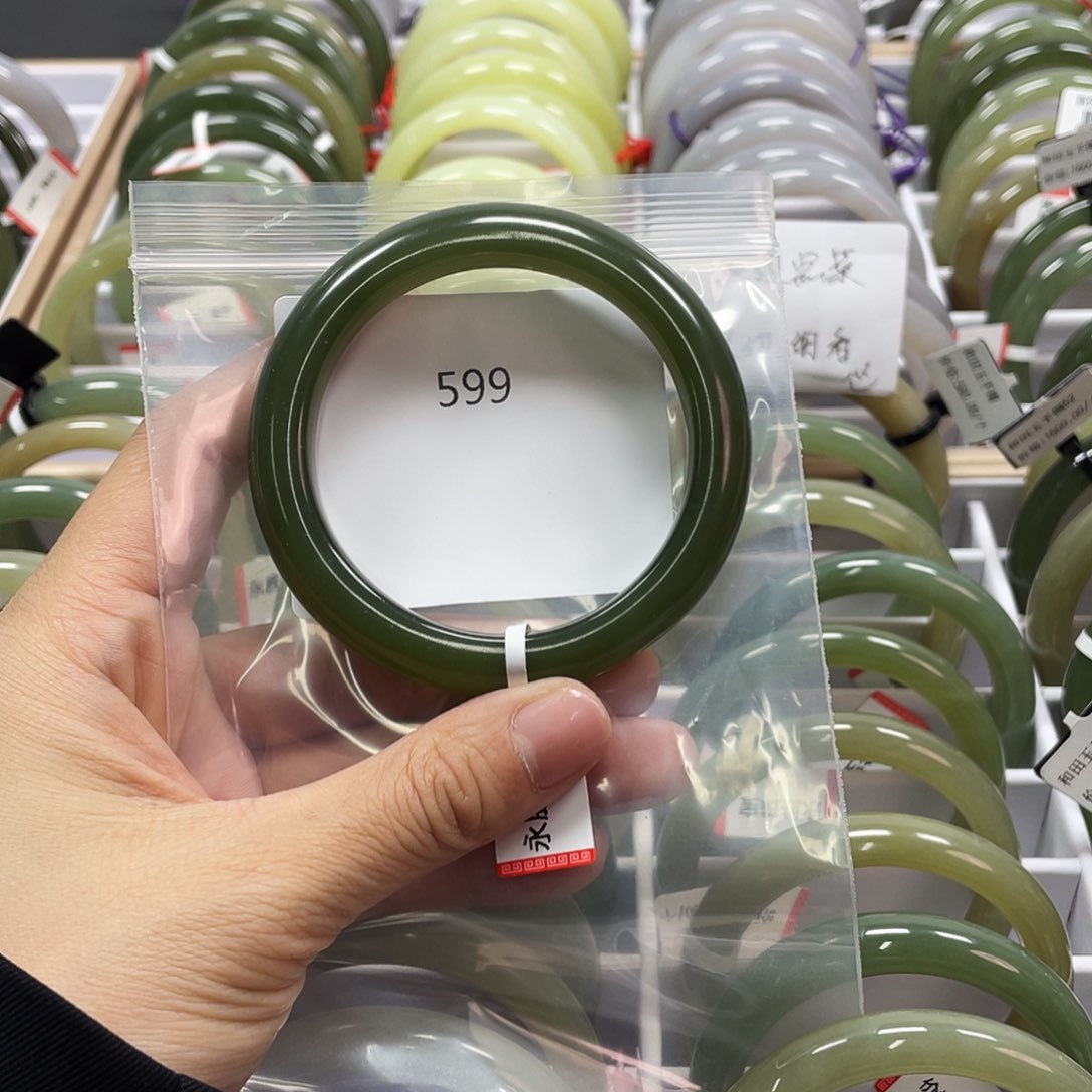 和田玉（糖玉）手镯未镶嵌599圈口57.6