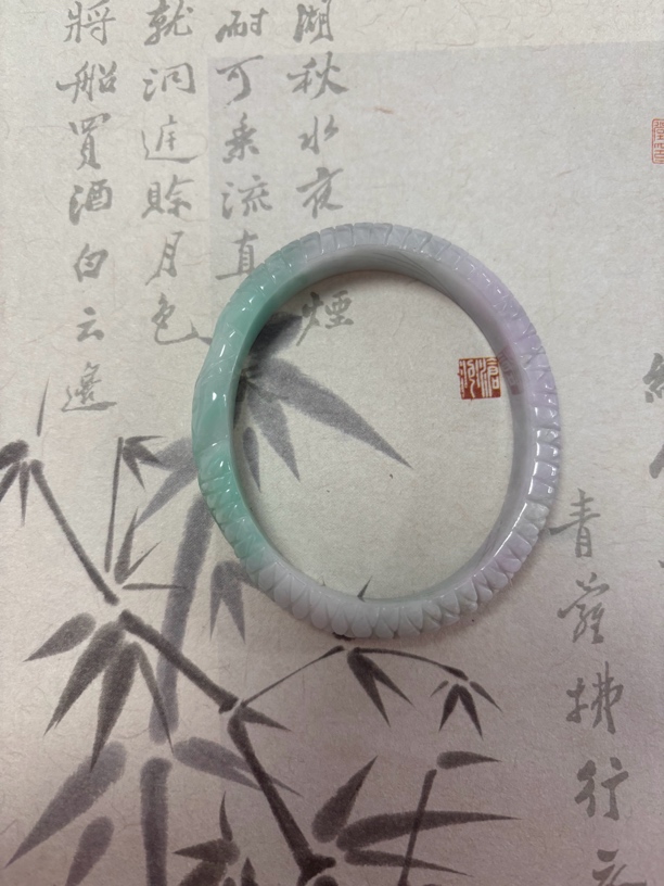 X653-五六加春彩雕花贵妃缅甸翡翠手镯