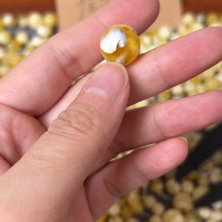 蜜蜡未镶嵌裸石14mm一个