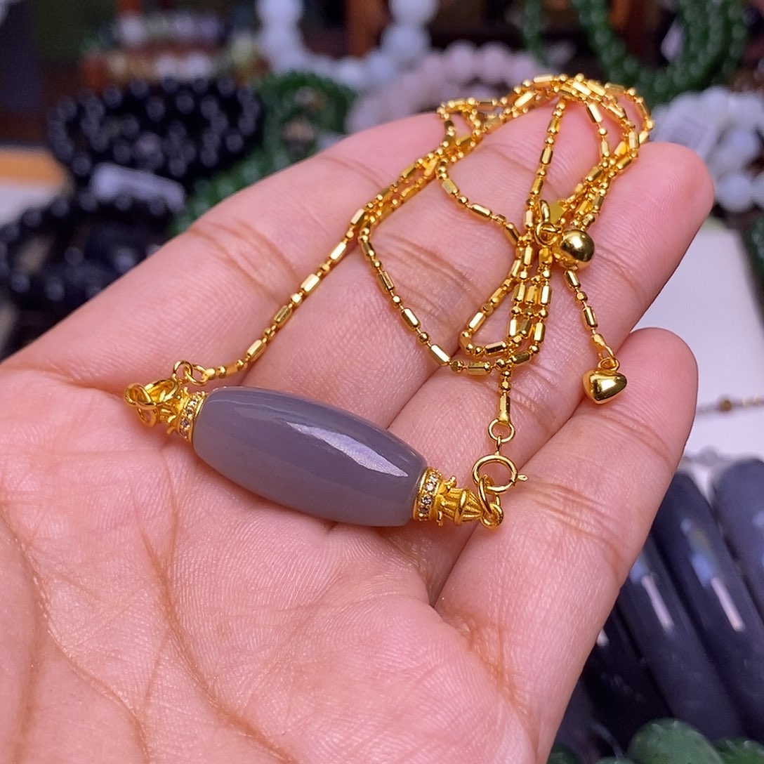 和田玉未镶嵌颈饰浓烟紫老矿料冰底乐子