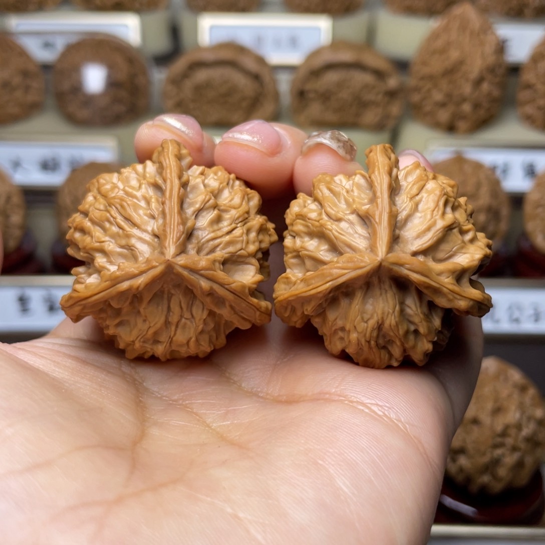 文玩核桃把件盘山三棱