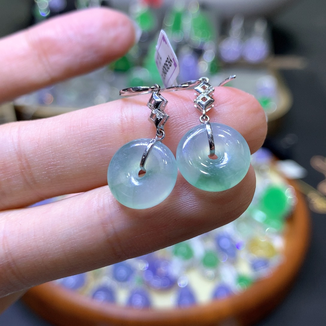 【闪购商品】翡翠颈饰18K金镶嵌翡翠吊坠项链