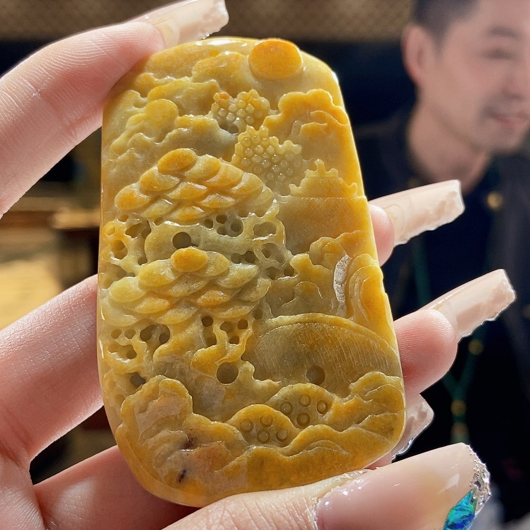 翡翠颈饰未镶嵌翡翠