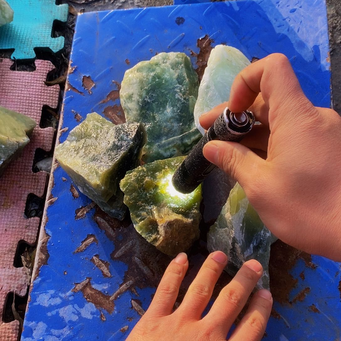 未镶嵌岫玉珠宝奇石