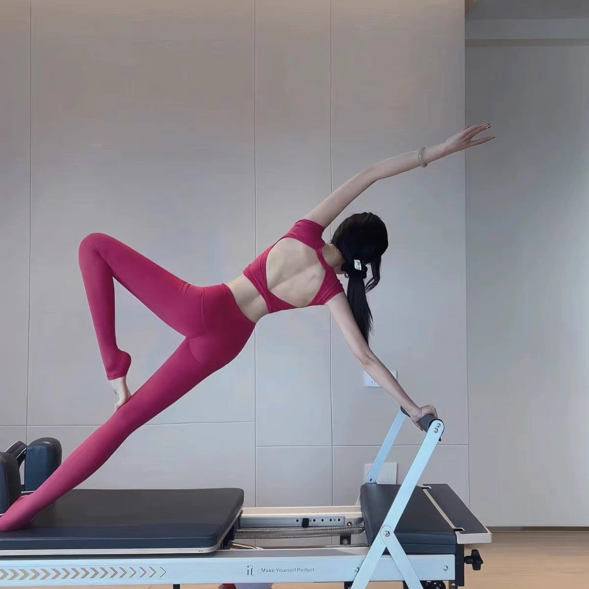 瑜伽服套装纯欲美背一体式带胸垫运动背心速干高腰跑步健身套装