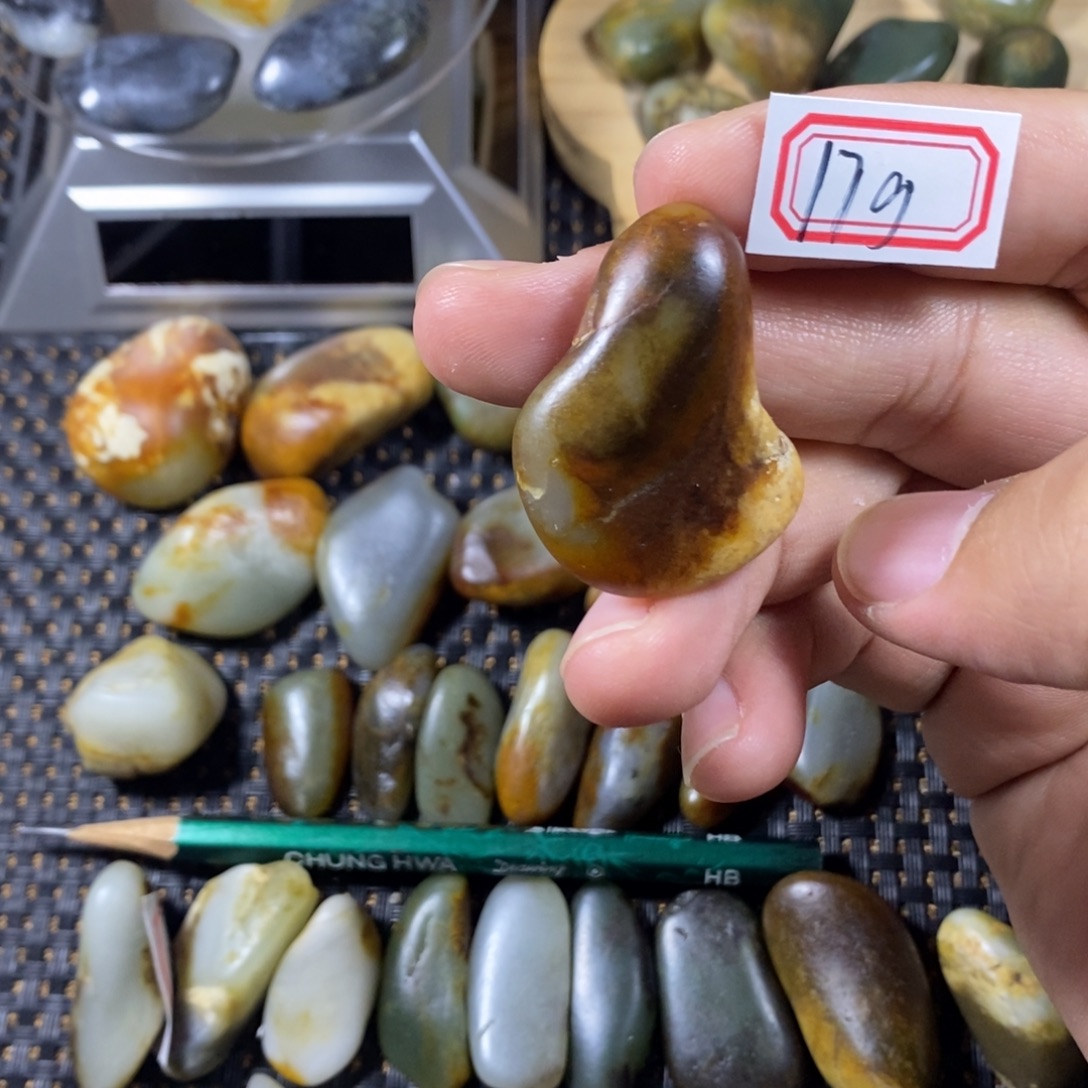 和田玉（糖玉）未镶嵌挂件