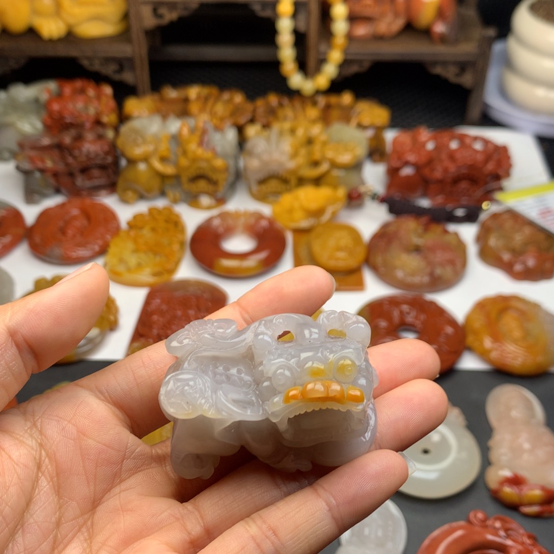 石英质玉（黄龙玉）挂件未镶嵌