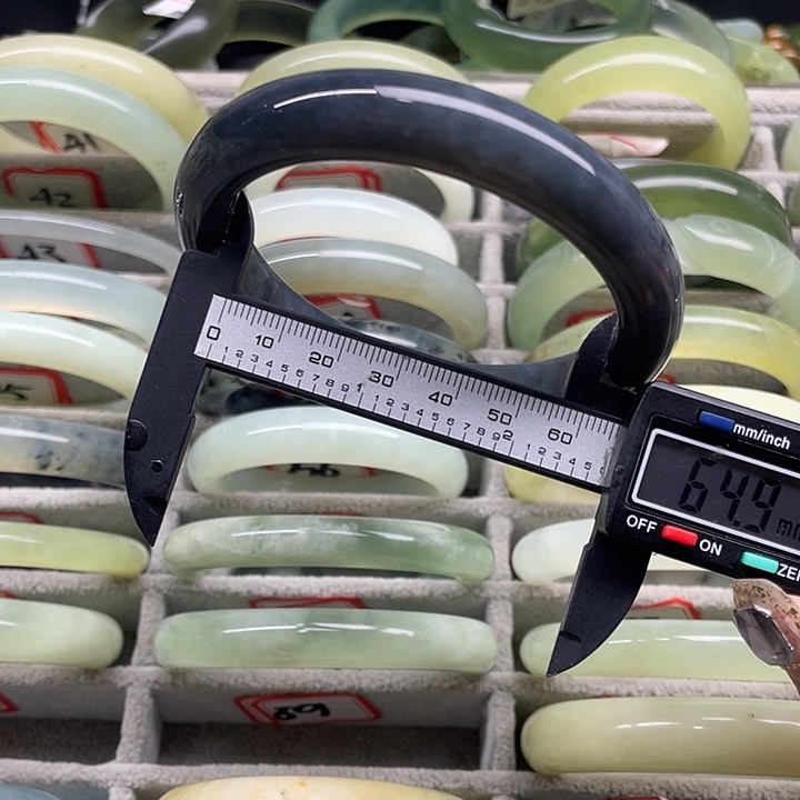 蛇纹石玉未镶嵌手镯49