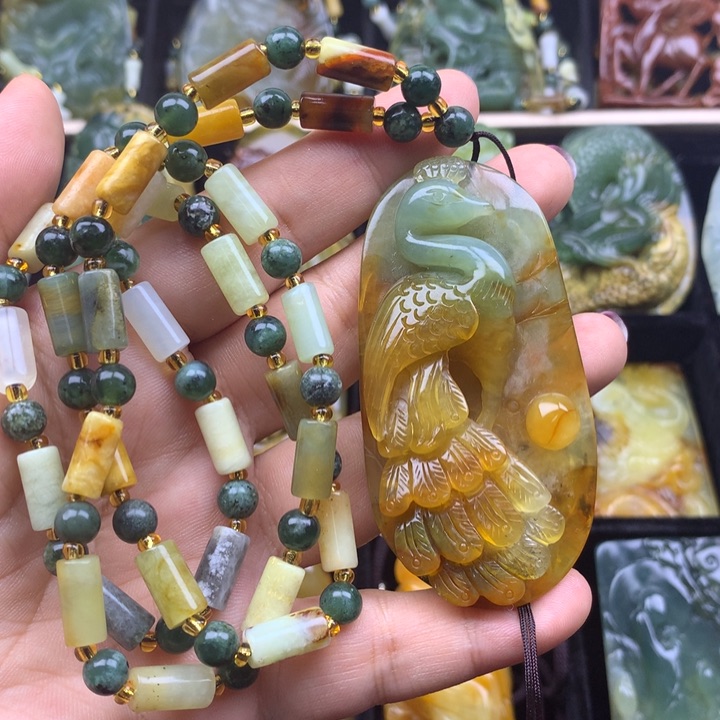 蛇纹石玉挂坠未镶嵌