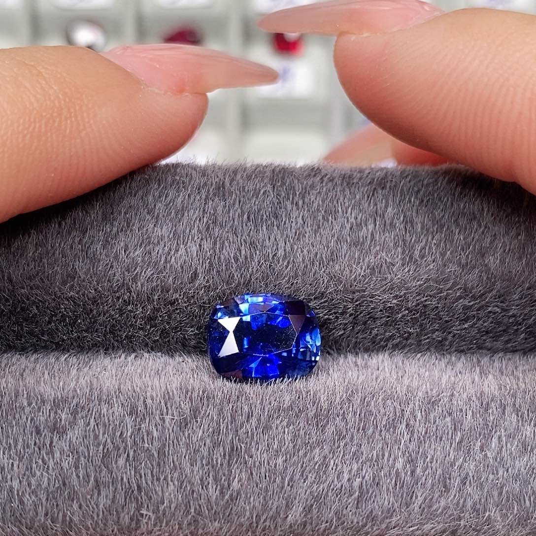 蓝宝石裸石未镶嵌皇家蓝颜色浓郁色调正46号2.89ct