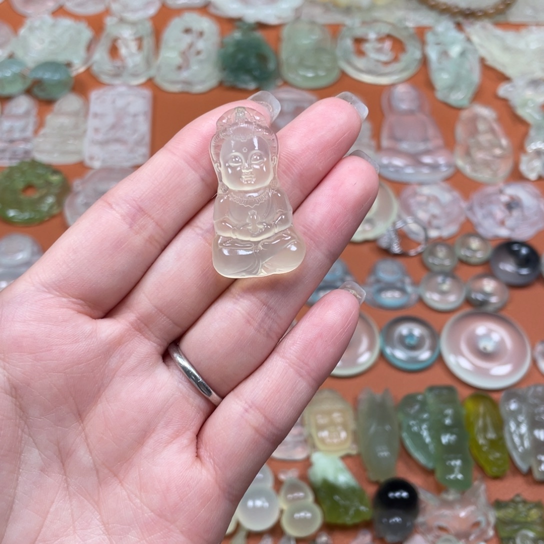 任***磊蛇纹石玉未镶嵌颈饰