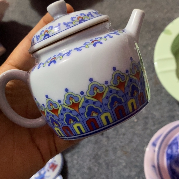 摆件陶斗彩莲花茶壶竹溪道人款