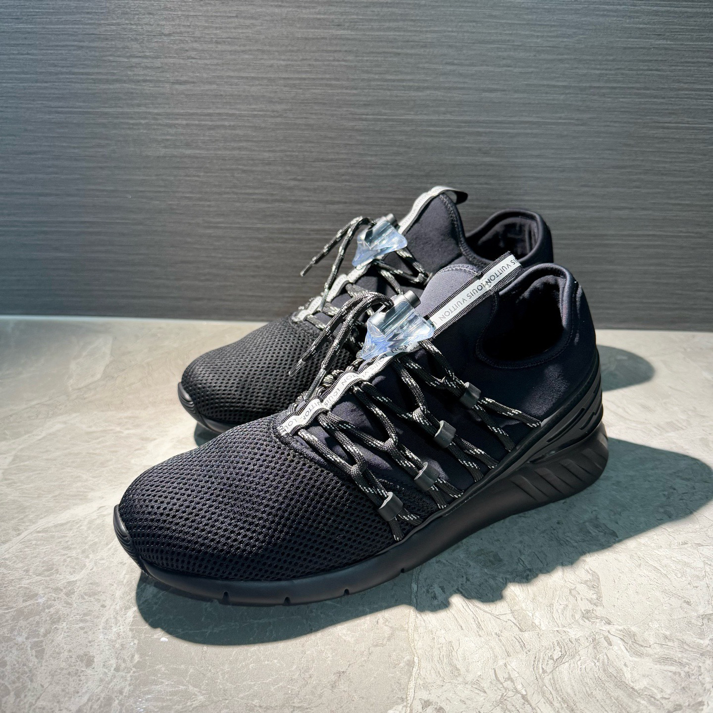 99新 LouisVuitton/路易威登 黑色针织网面休闲舒适运动鞋 40.5码