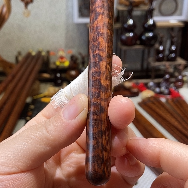 南美蛇纹木按摩棒一根