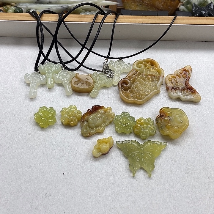 蛇纹石玉未镶嵌颈饰