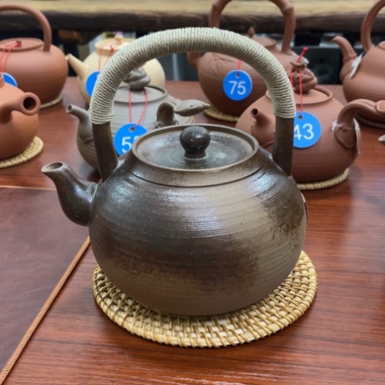 大****弟章泽雄粗陶提梁煮水壶一个
