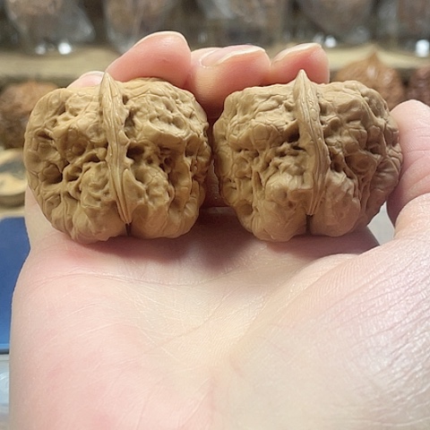 文玩核桃把件灭霸带彩40