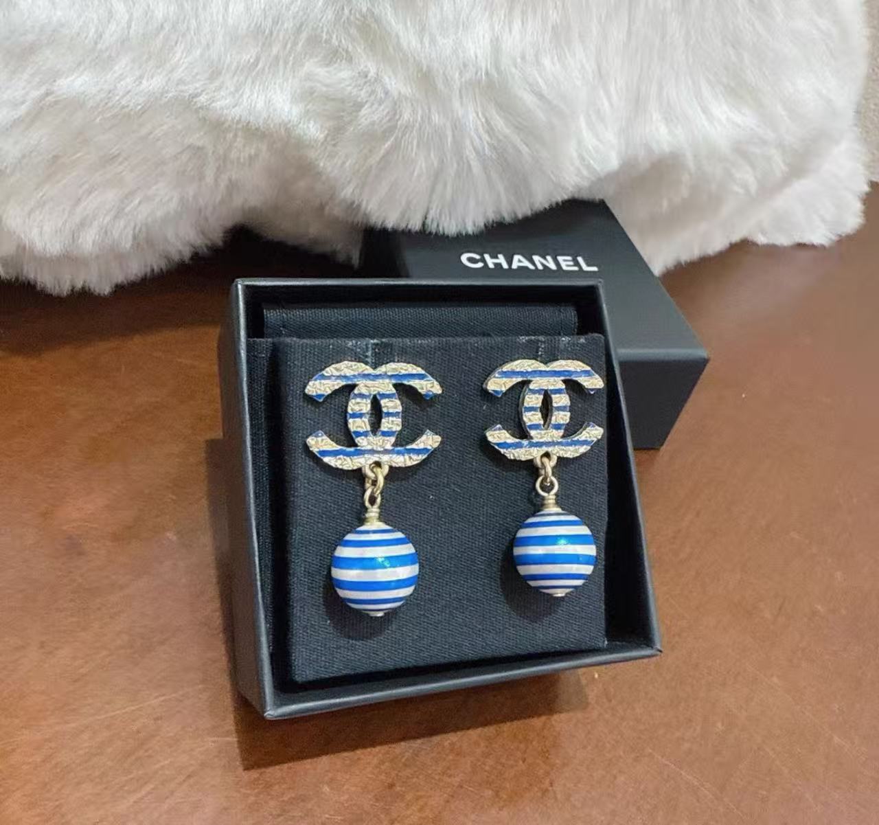 95新 Chanel/香奈儿 蓝色珍珠条纹耳钉 14103753