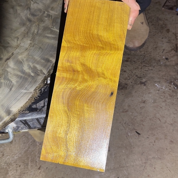 郭***）香榧木金丝楠木原料摆件