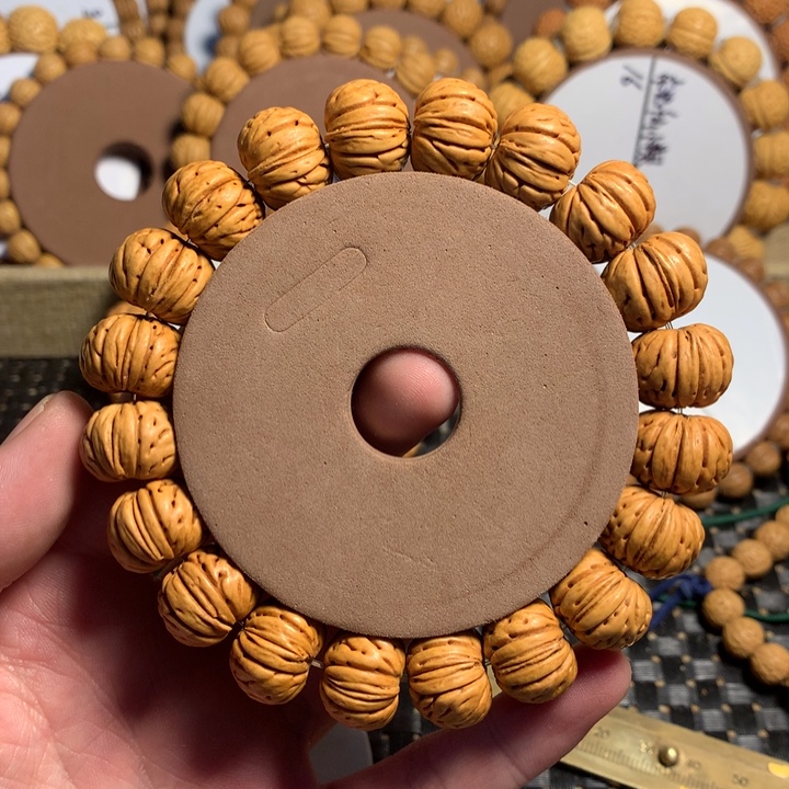 底***黑手串桃核11#树王纽扣